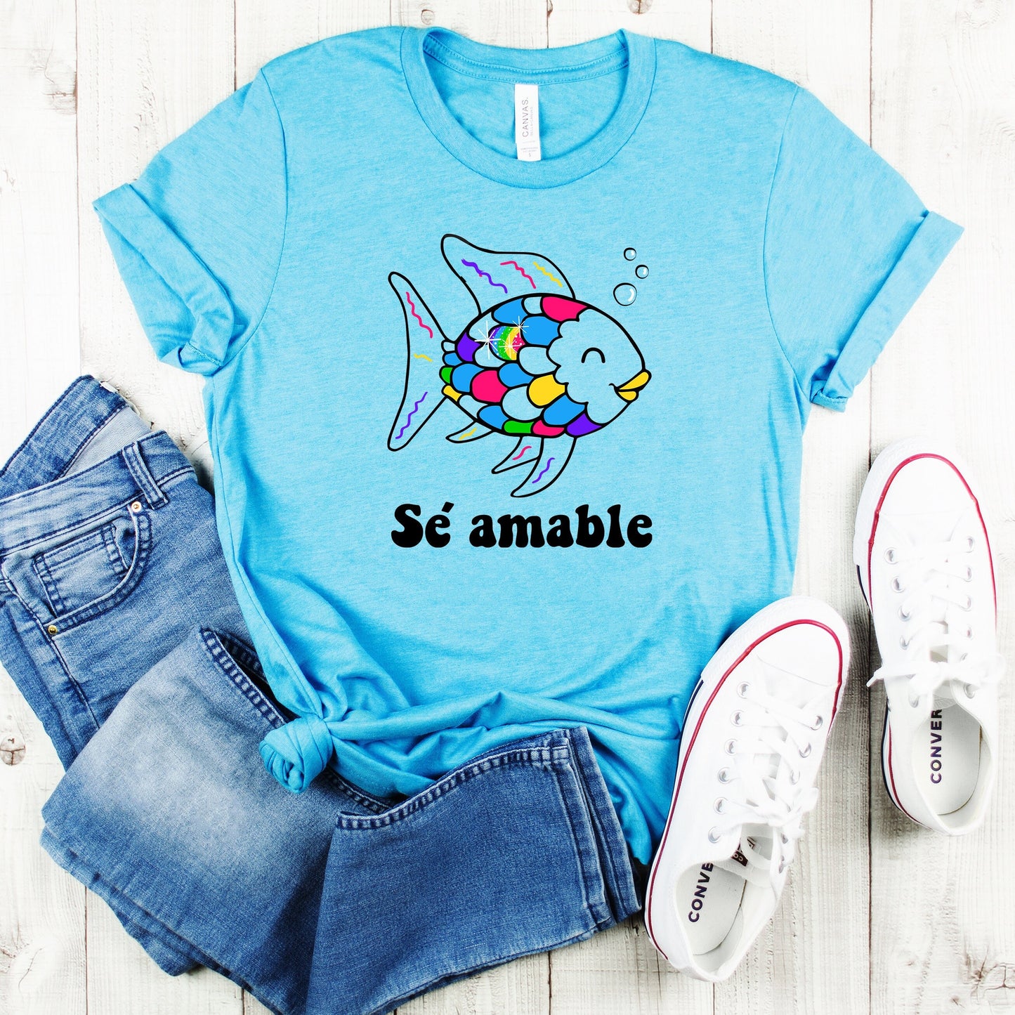 Español | Sé Amable Spanish Be Kind Rainbow Scale Fish Teacher Reading Book Nostalgia Parody | Soft Short-Sleeve Unisex T-Shirt