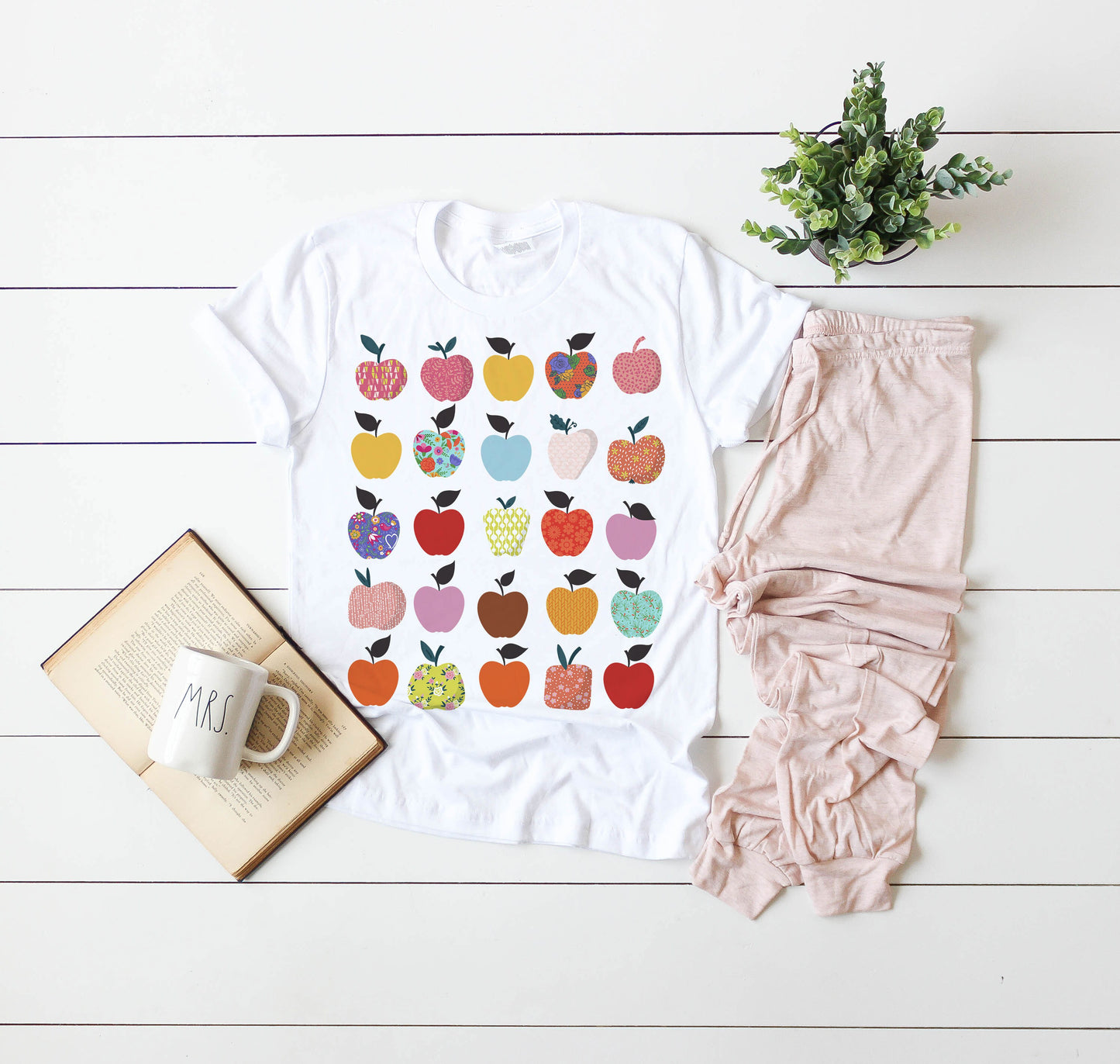 Folk Art Apples Teacher Ultra Soft Graphic Tee Unisex Soft Tee T-shirt for Women or Men