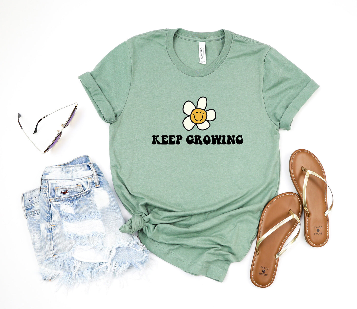 Keep Growing! Cartoon Happy Smiling Shasta Daisy Large White Flower Ultra Soft Graphic Tee Unisex Soft Tee T-shirt for Women or Men